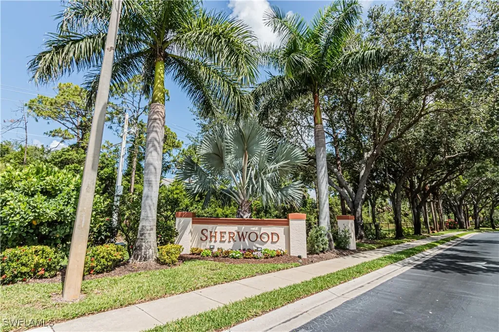 260 Robin Hood Circle Naples FL 34104