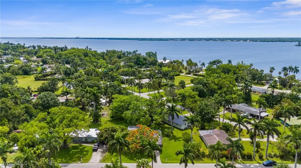 322 New York Drive Fort Myers FL 33905