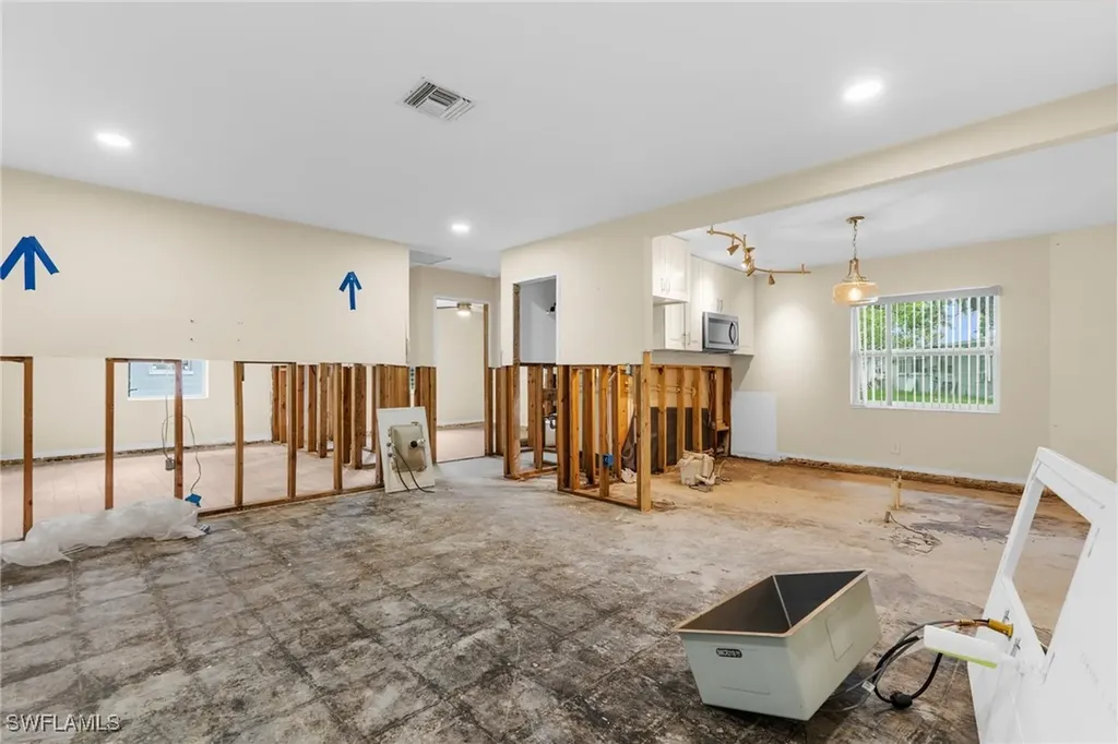 322 New York Drive Fort Myers FL 33905
