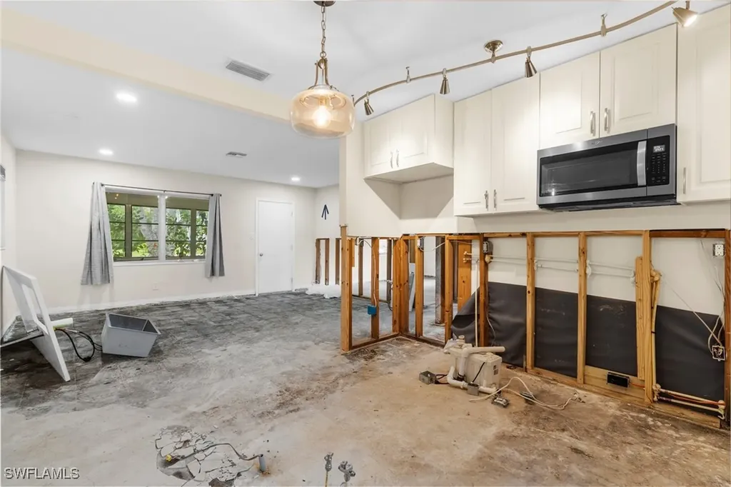 322 New York Drive Fort Myers FL 33905