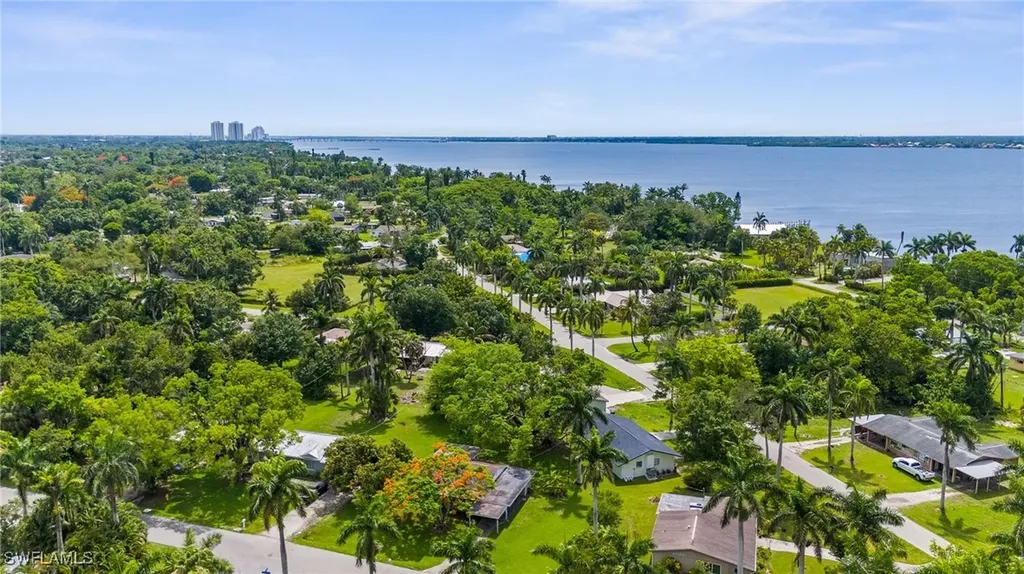 322 New York Drive Fort Myers FL 33905