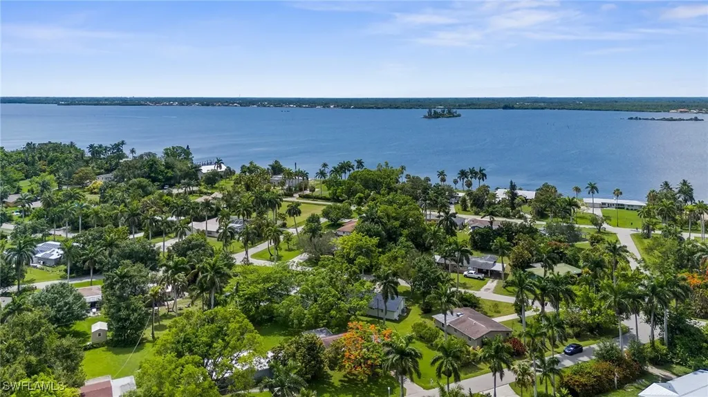 322 New York Drive Fort Myers FL 33905