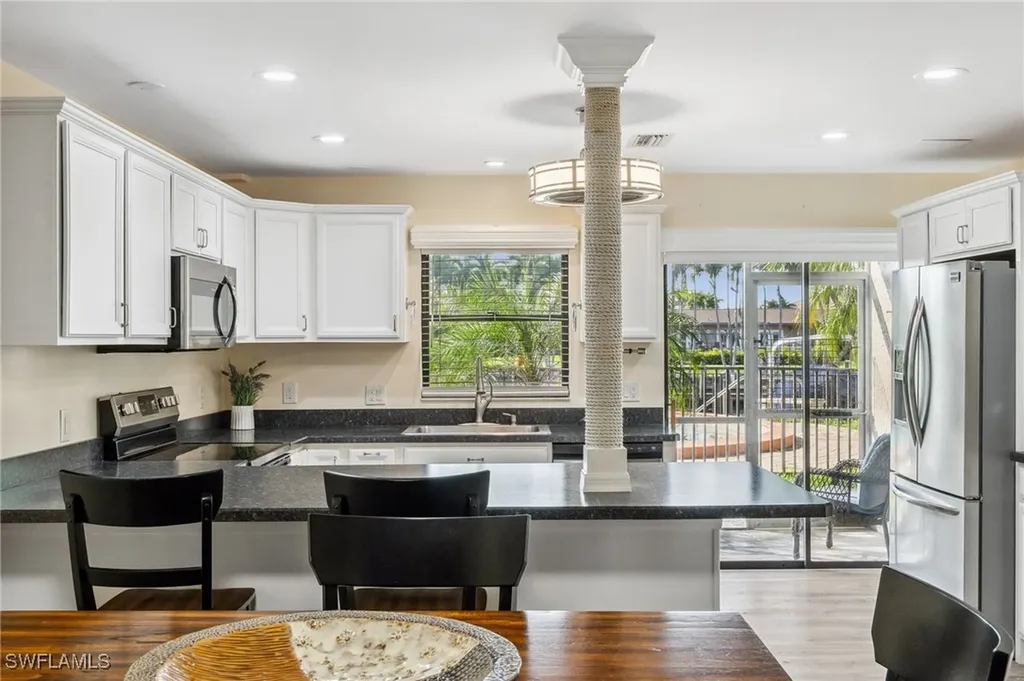 4803 SW Santa Barbara Court Cape Coral FL 33914