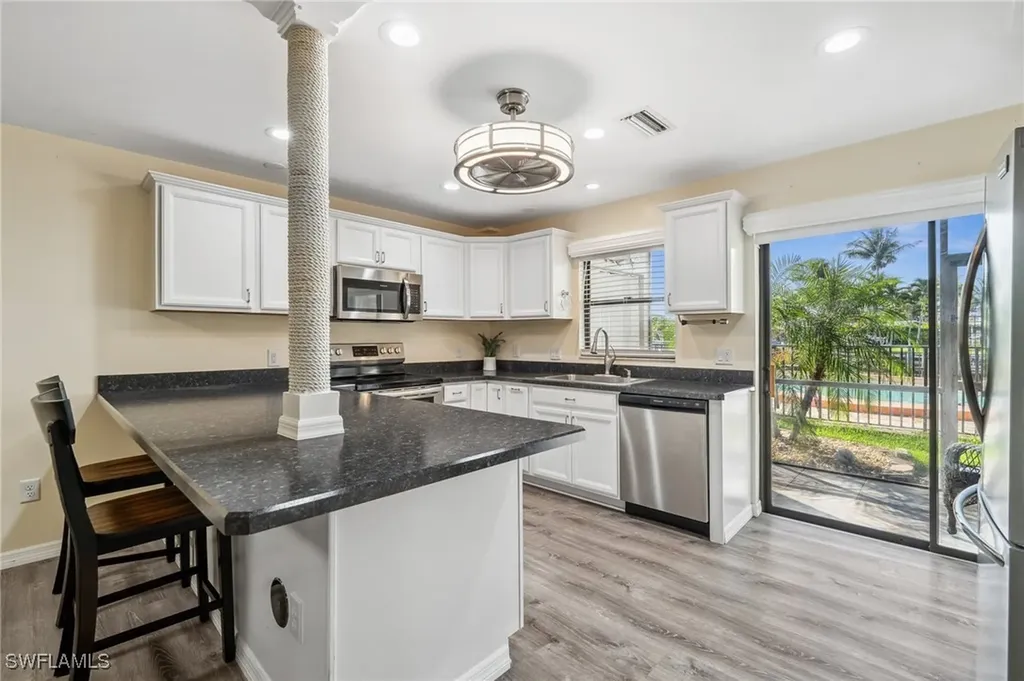 4803 SW Santa Barbara Court Cape Coral FL 33914