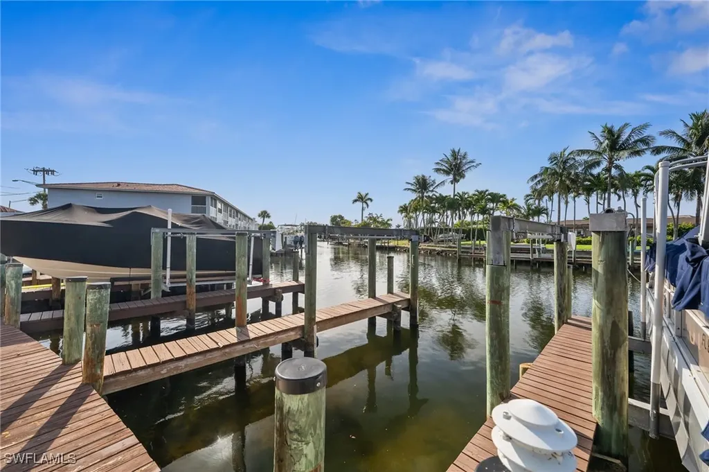 4803 SW Santa Barbara Court Cape Coral FL 33914