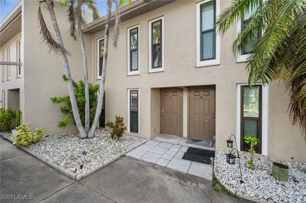 4803 SW Santa Barbara Court Cape Coral FL 33914