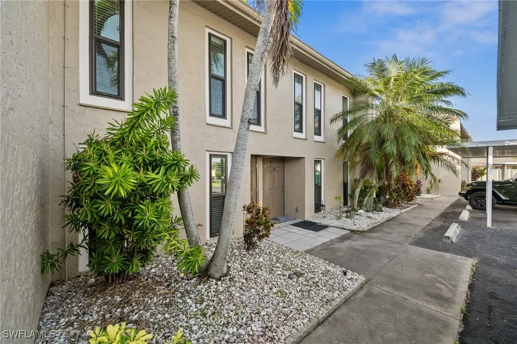 4803 SW Santa Barbara Court Cape Coral FL 33914