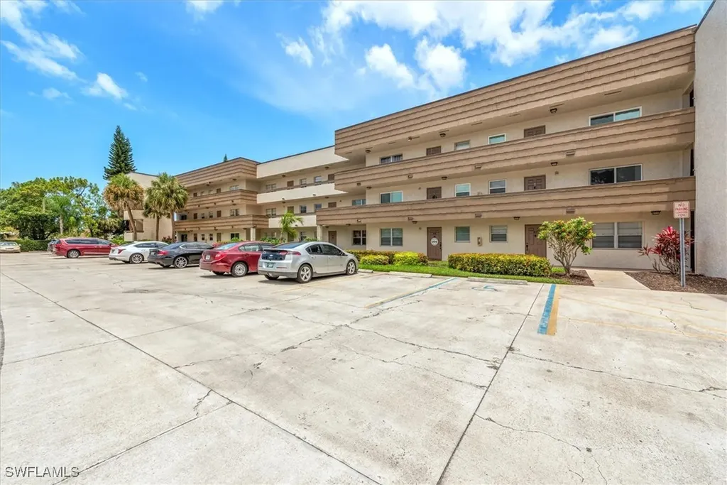 499 Forest Lakes Boulevard Naples FL 34105