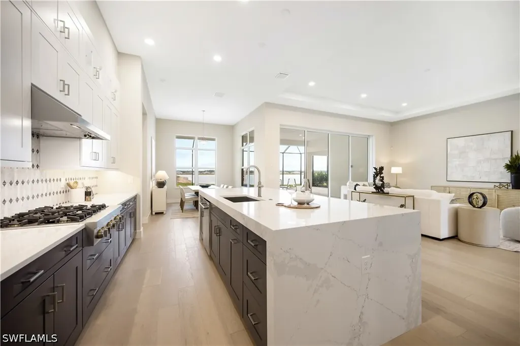 8766 Driftwood Drive Naples FL 34114