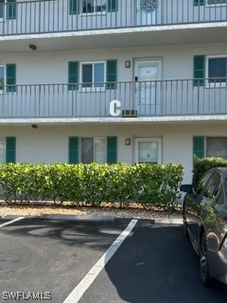 5651 Rattlesnake Hamm Road Naples FL 34113
