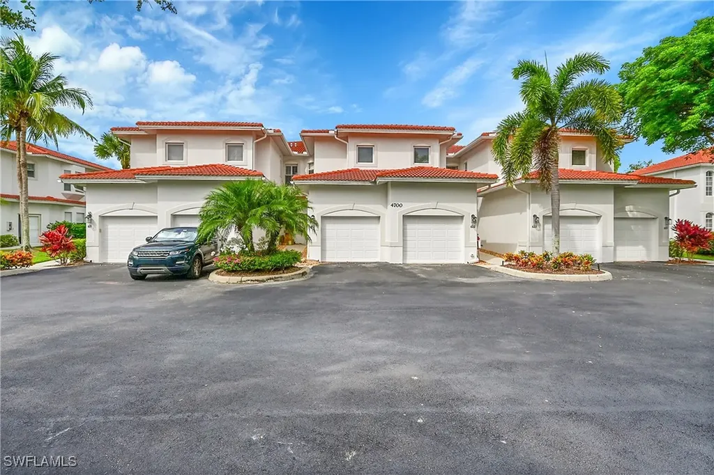 4700 Yacht Harbor Drive Naples FL 34112