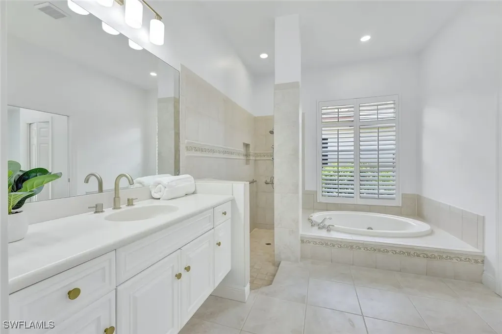 9209 Troon Lakes Drive Naples FL 34109