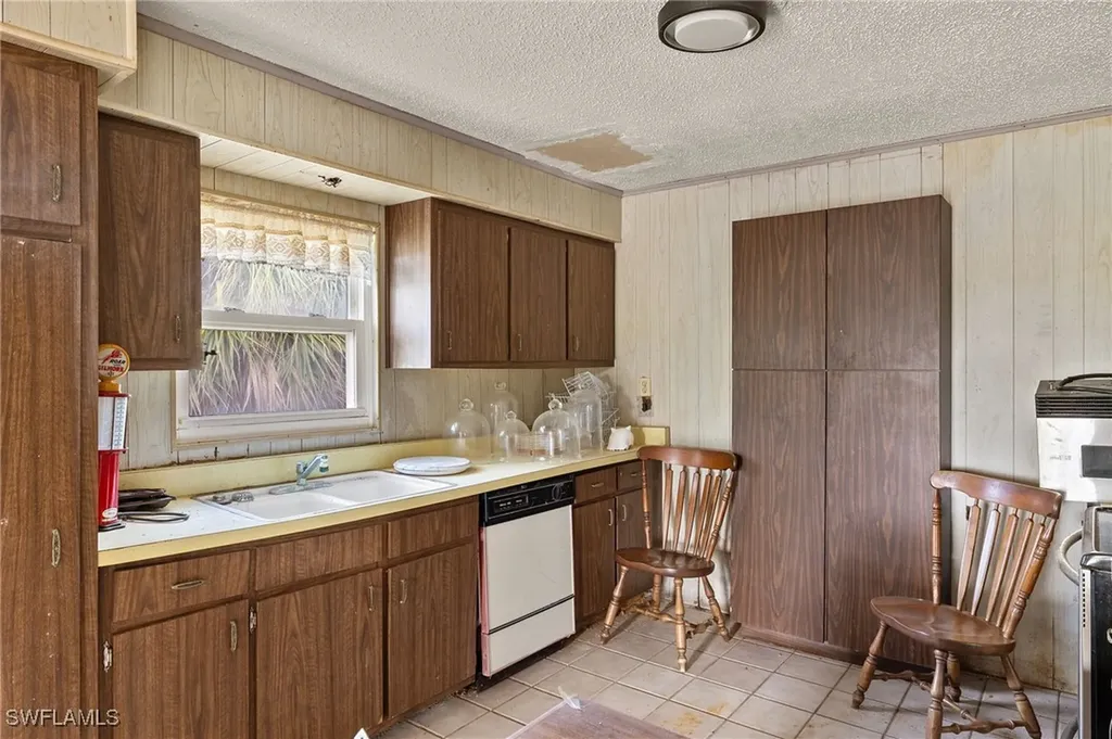 905 Fitzhugh Street Sanibel FL 33957
