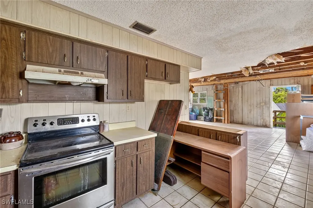 905 Fitzhugh Street Sanibel FL 33957