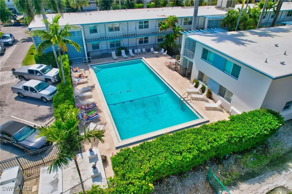 1295 Gulf Shore Boulevard S Naples FL 34102