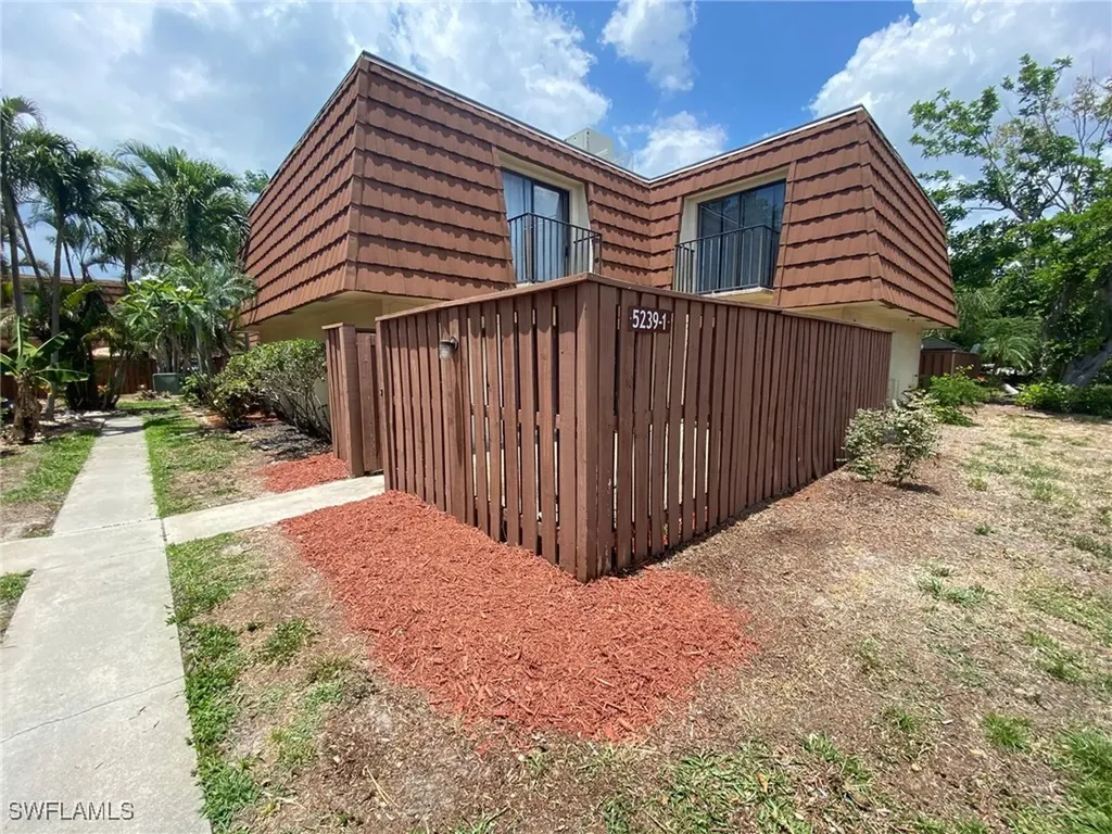 5239 Cedarbend Drive Fort Myers FL 33919