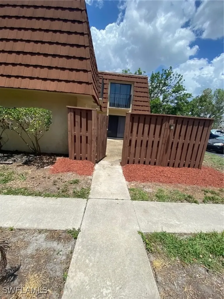 5239 Cedarbend Drive Fort Myers FL 33919