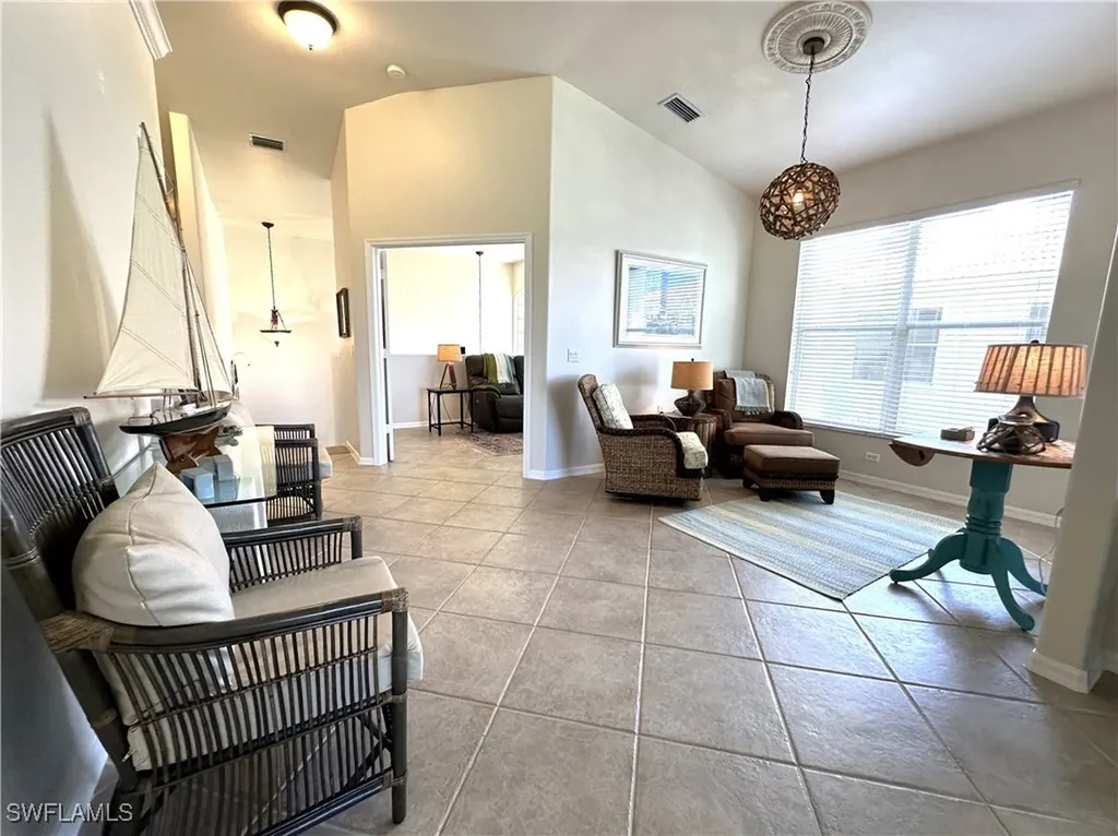1965 Crestview Way Naples FL 34119