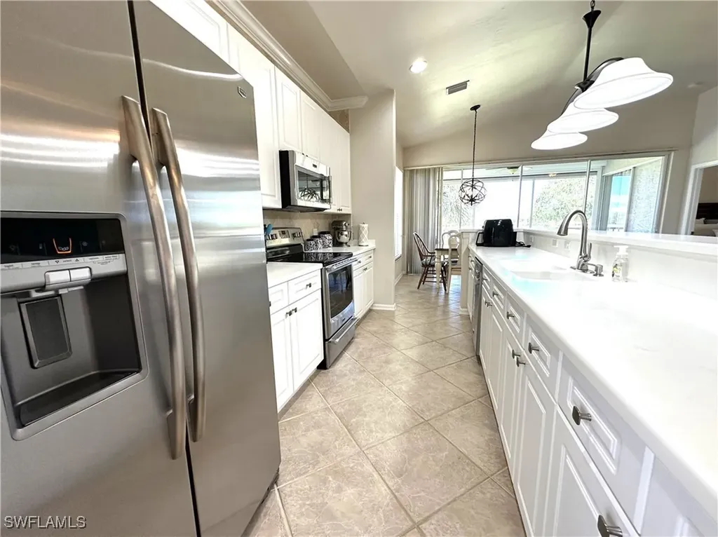 1965 Crestview Way Naples FL 34119