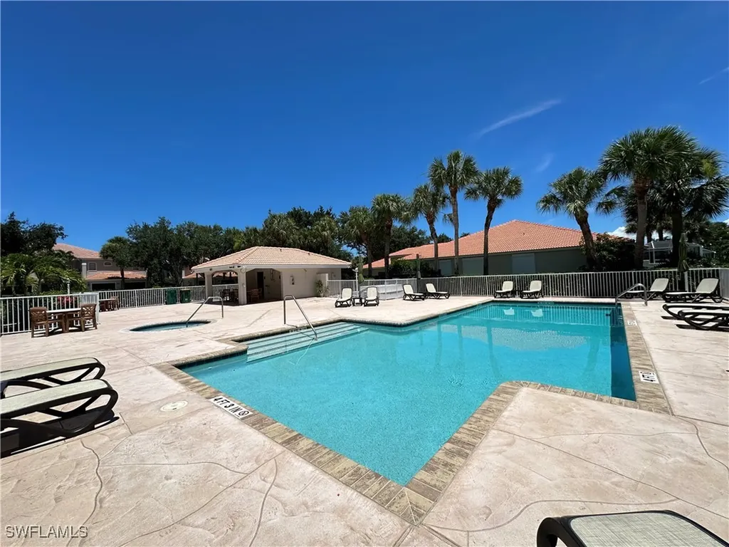 1965 Crestview Way Naples FL 34119