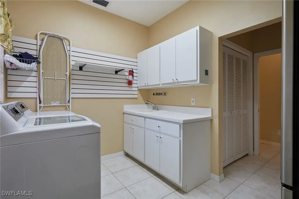 3667 Liberty Square Fort Myers FL 33908