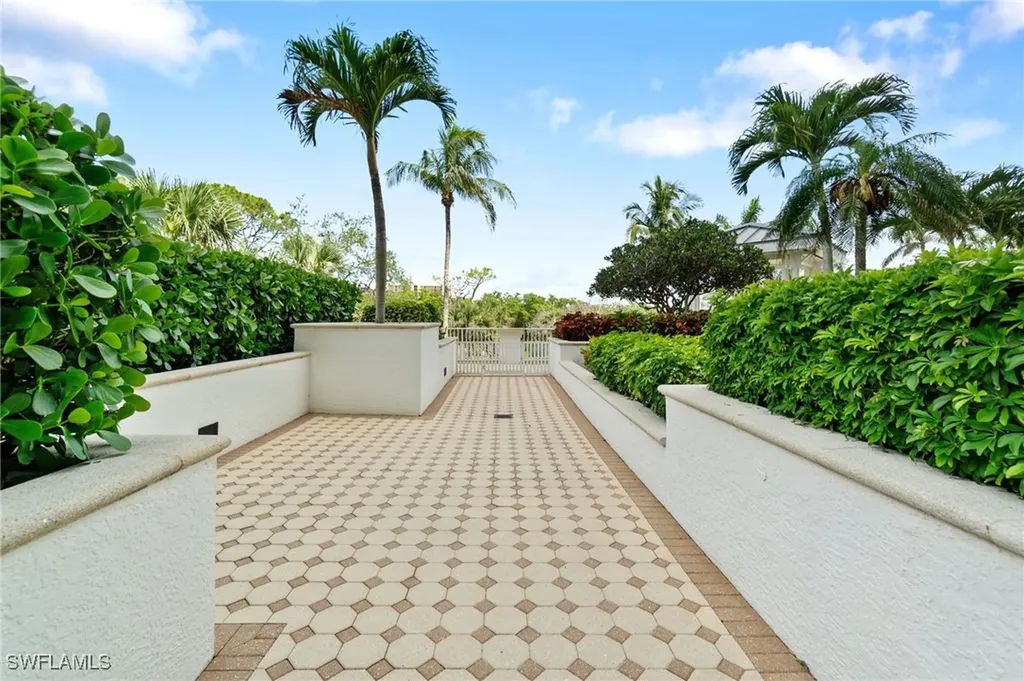 325 Dunes Boulevard Naples FL 34110