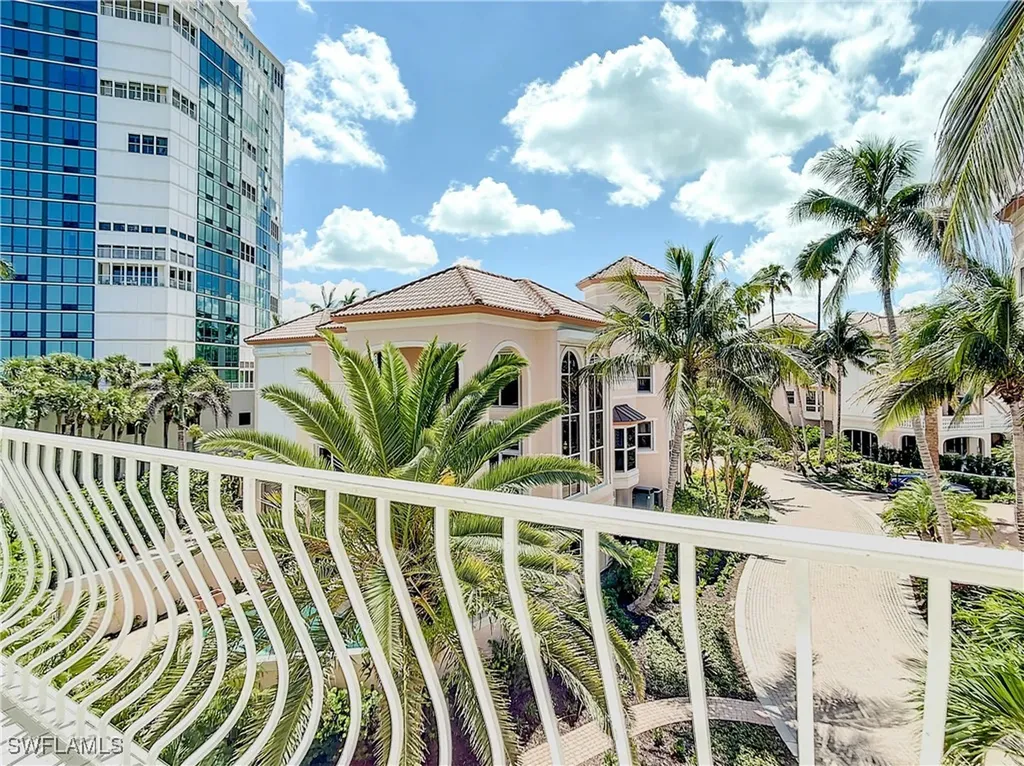 21 Casa Mar Lane Naples FL 34103