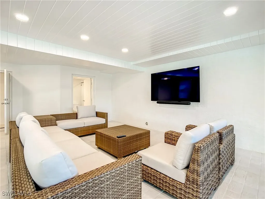 21 Casa Mar Lane Naples FL 34103