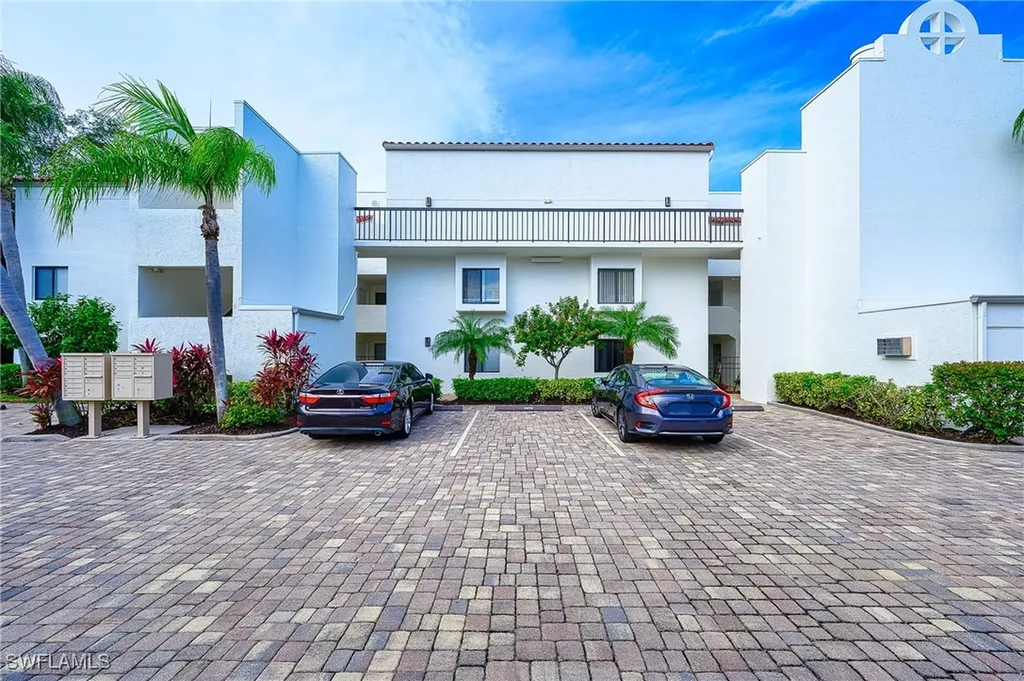586 Beachwalk Circle Naples FL 34108