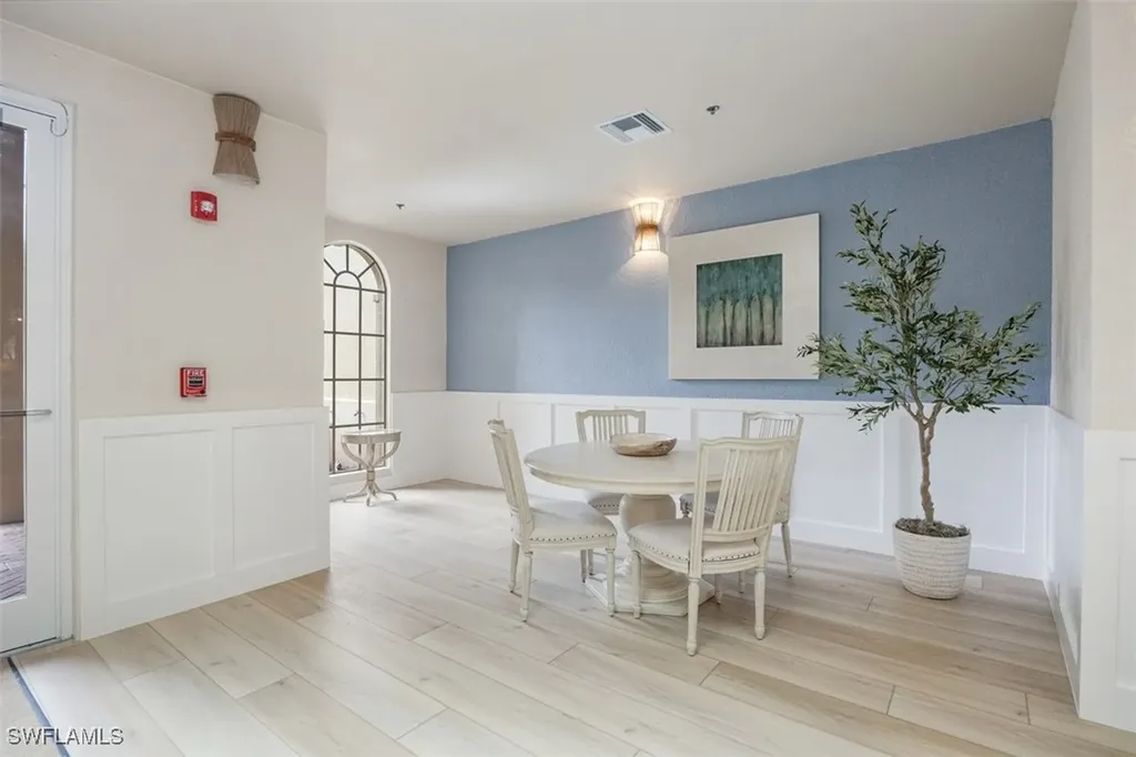 560 El Camino Real Naples FL 34119