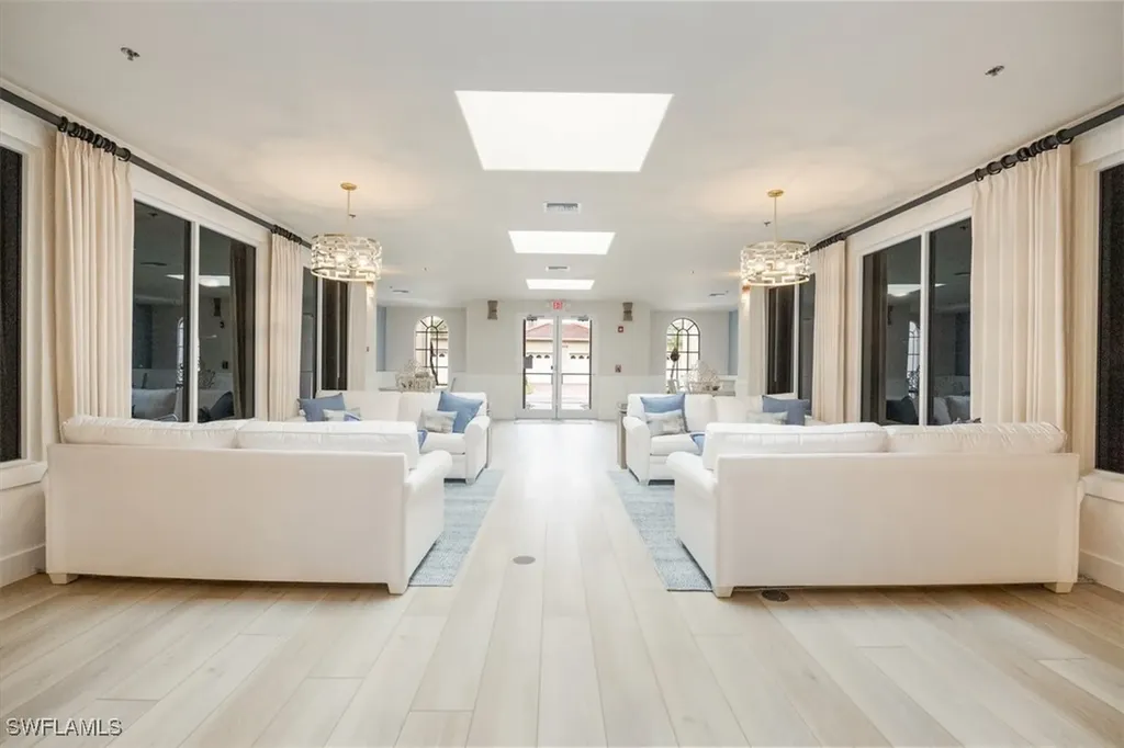 560 El Camino Real Naples FL 34119