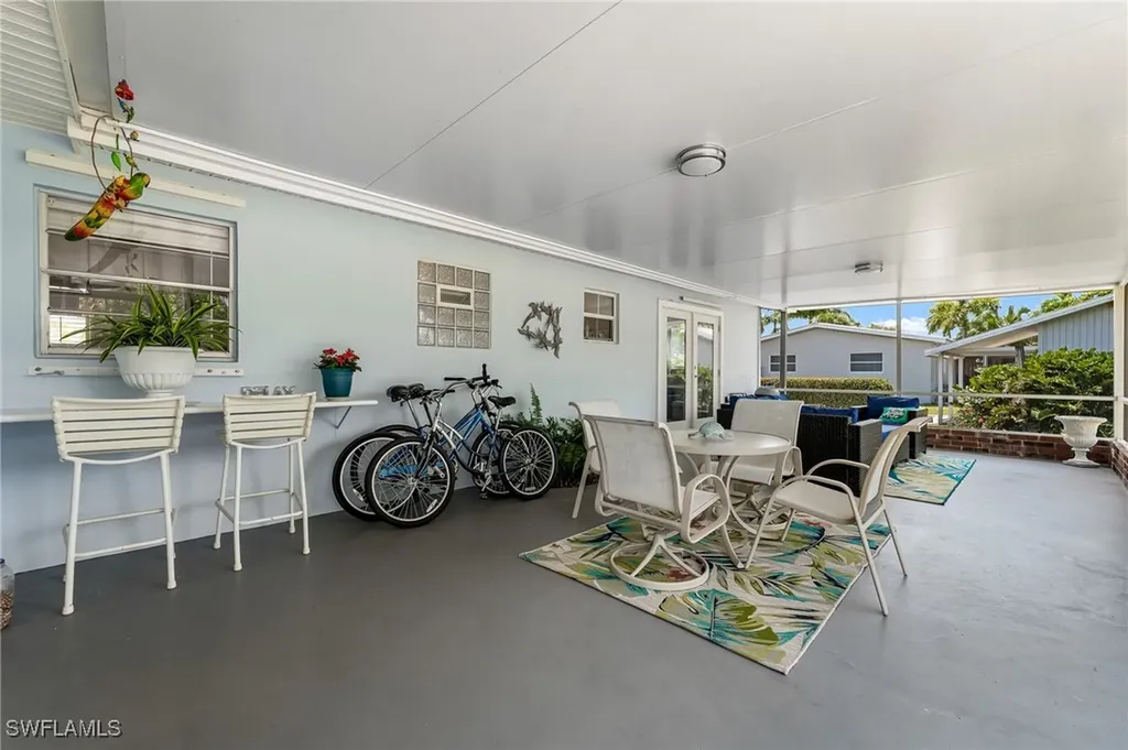 1140 Rainbow Drive Naples FL 34104