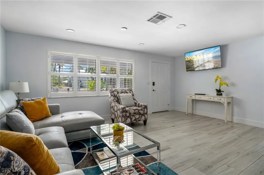 1140 Rainbow Drive Naples FL 34104