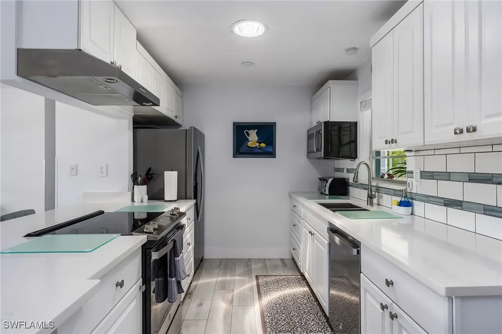 1140 Rainbow Drive Naples FL 34104
