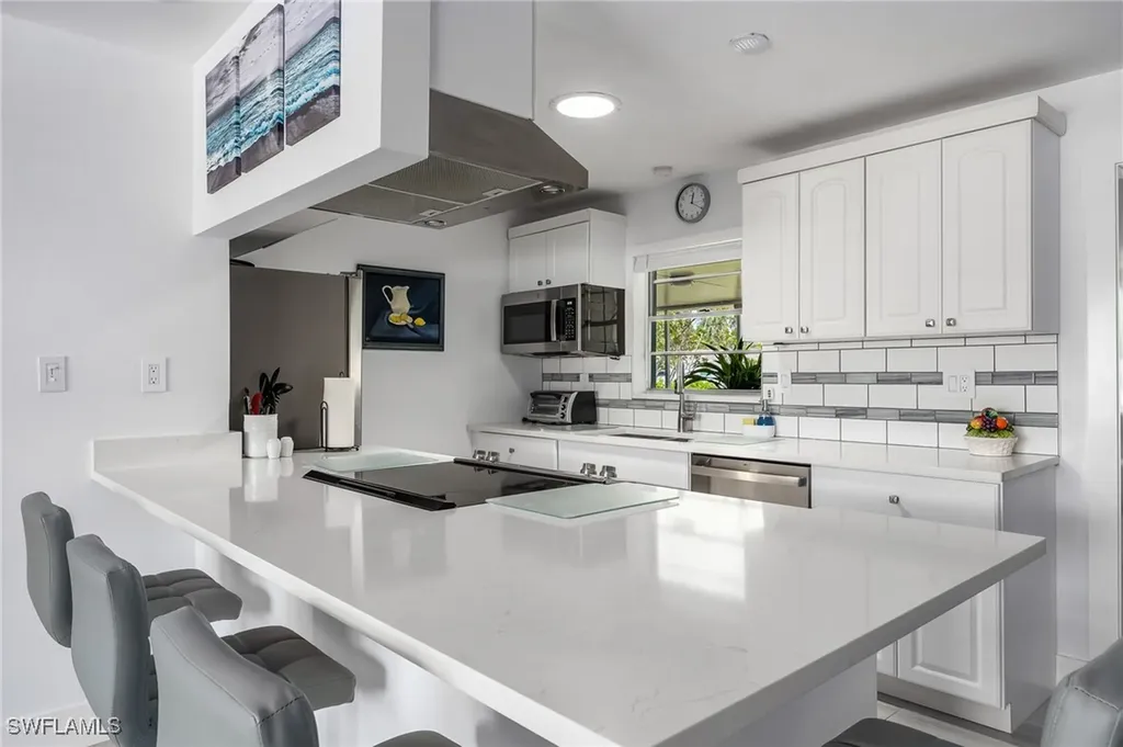1140 Rainbow Drive Naples FL 34104