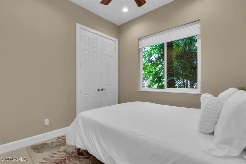3254 Lakeview Drive Naples FL 34112