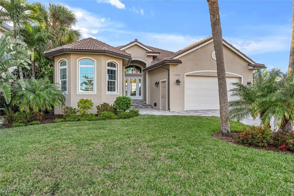 3254 Lakeview Drive Naples FL 34112