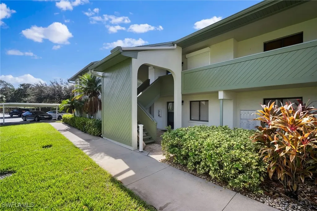 2930 Kings Lake Boulevard Naples FL 34112