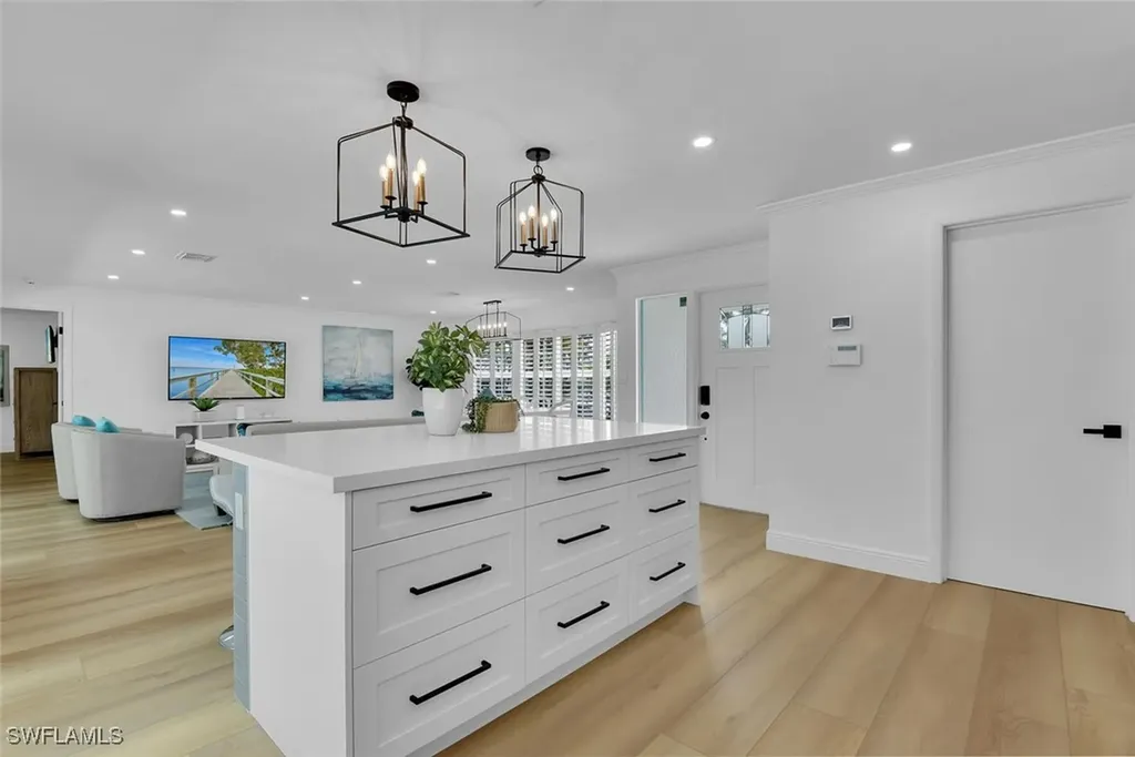 740 Park Shore Drive Naples FL 34103