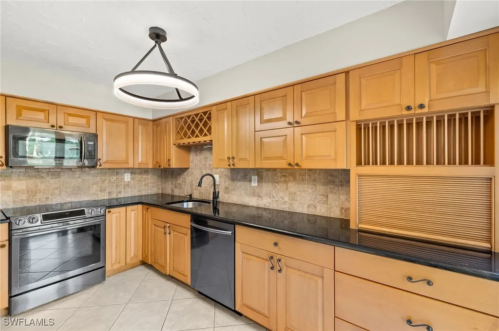 1512 Mainsail Drive Naples FL 34114