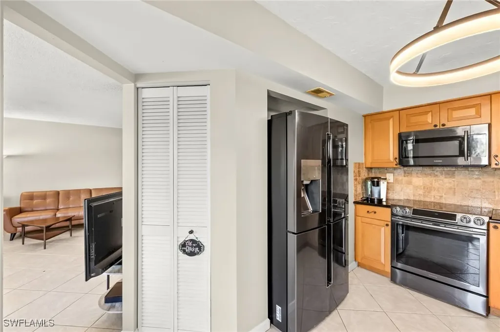 1512 Mainsail Drive Naples FL 34114