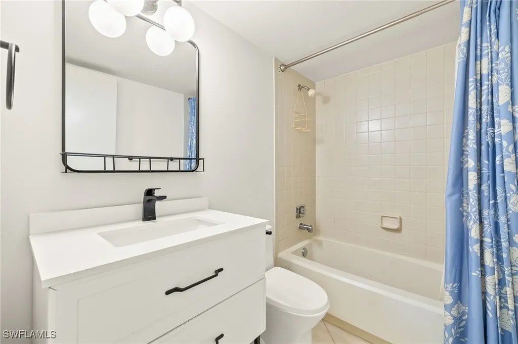 1512 Mainsail Drive Naples FL 34114