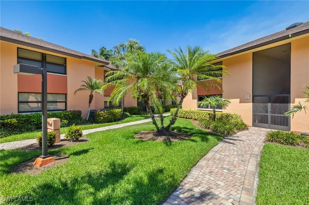 1512 Mainsail Drive Naples FL 34114