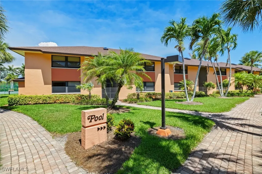 1512 Mainsail Drive Naples FL 34114