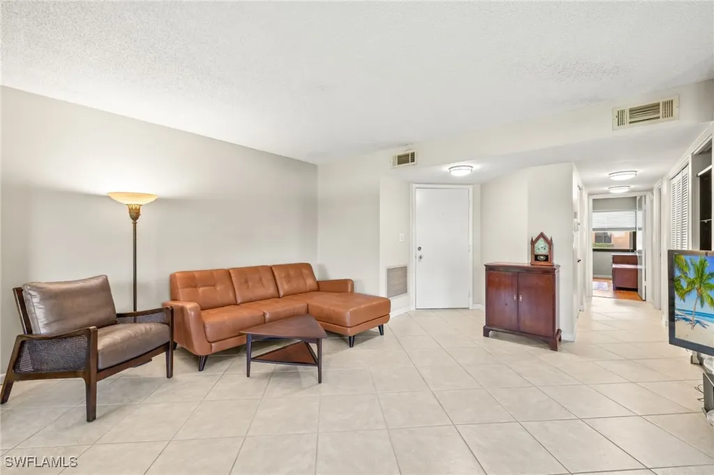 1512 Mainsail Drive Naples FL 34114