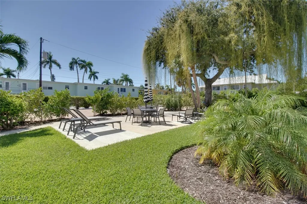 250 7th Avenue S Naples FL 34102