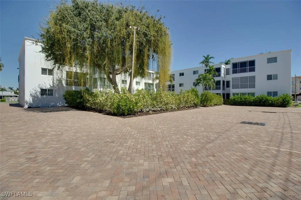 250 7th Avenue S Naples FL 34102