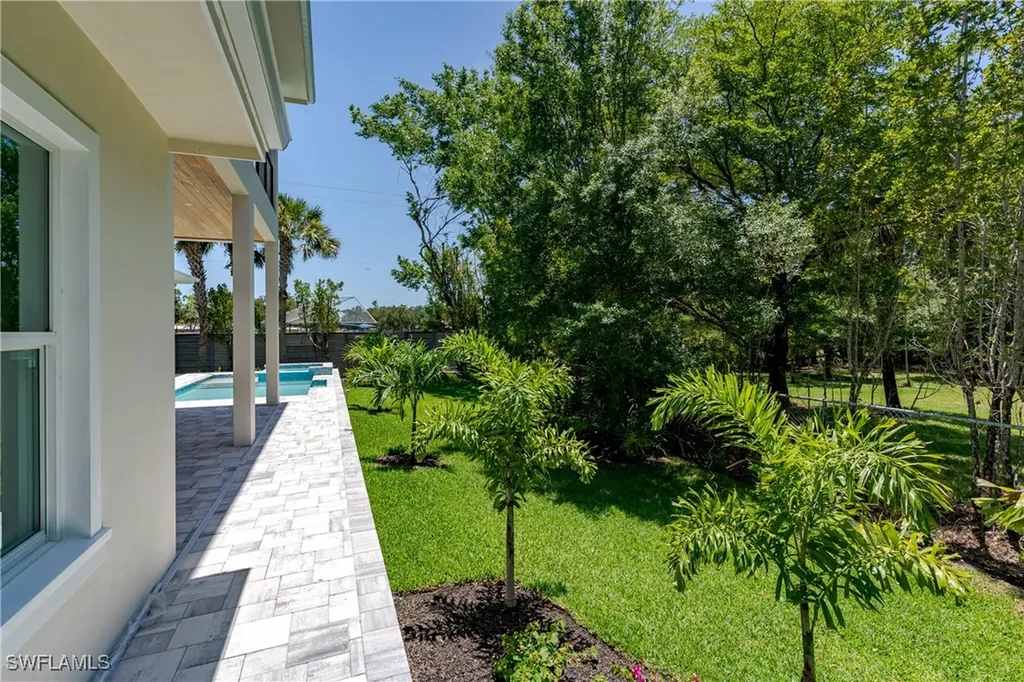 2854 Coach House Way Naples FL 34105