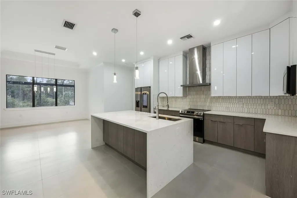 2806-2840 Golden Gate Boulevard W Naples FL 34117