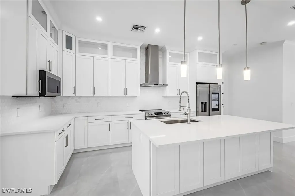 2806-2840 Golden Gate Boulevard W Naples FL 34117